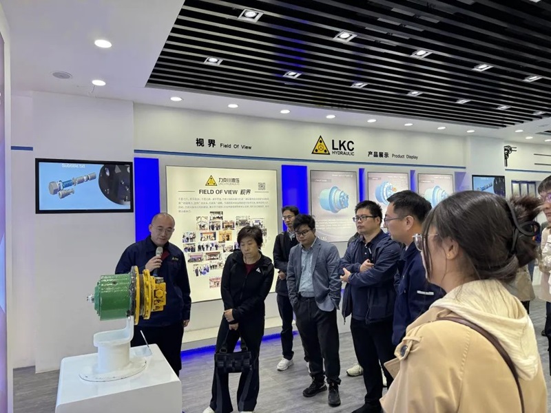 第七屆工程機械行業(yè)標(biāo)準(zhǔn)化工作會議暨2024年中國工程機械工業(yè)協(xié)會標(biāo)準(zhǔn)化工作委員會年會7.jpg